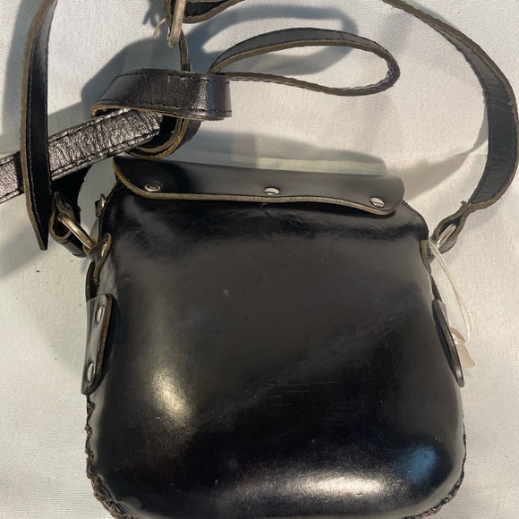 Elegant Black Owl Crossbody Bag - Picture 3 of 6